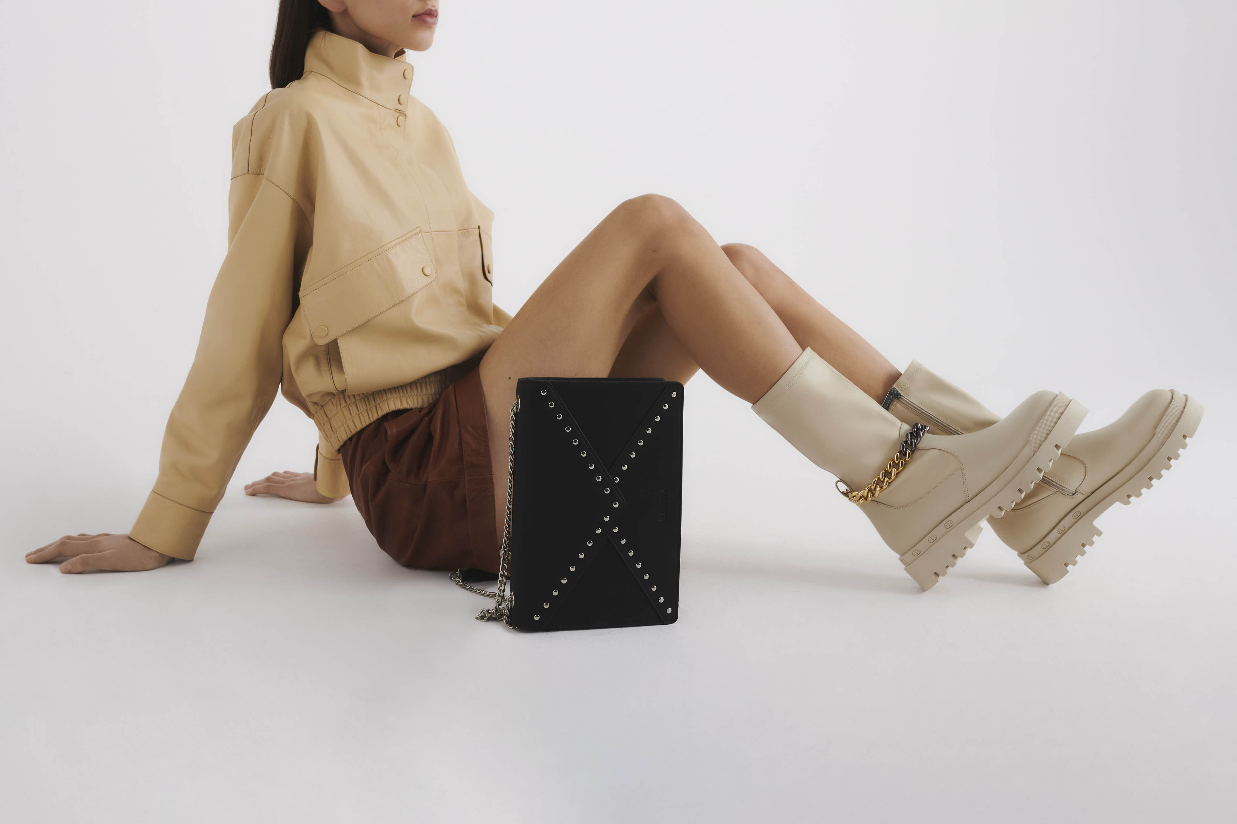 dámské béžové kozačky