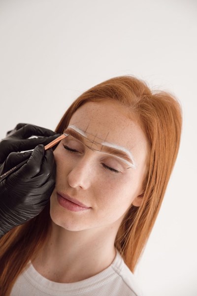 Kurz Brow Master: Staňte se mistry v úpravě obočí