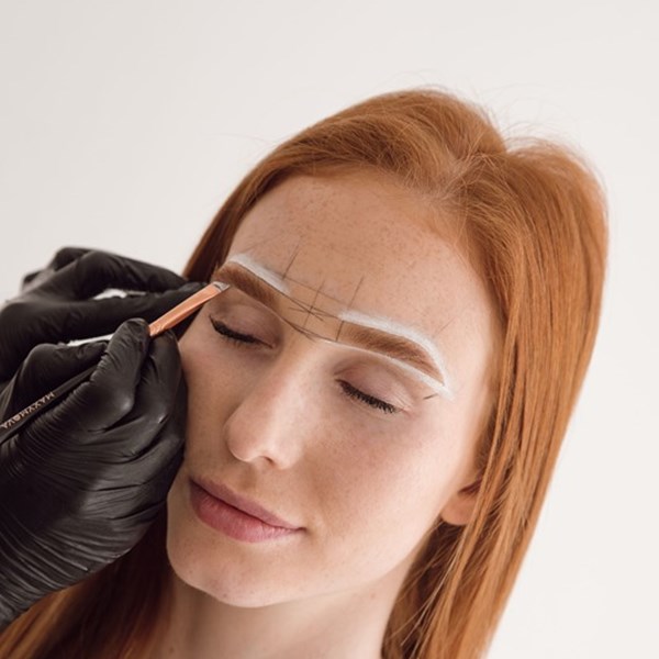 Kurz Brow Master: Staňte se mistry v úpravě obočí